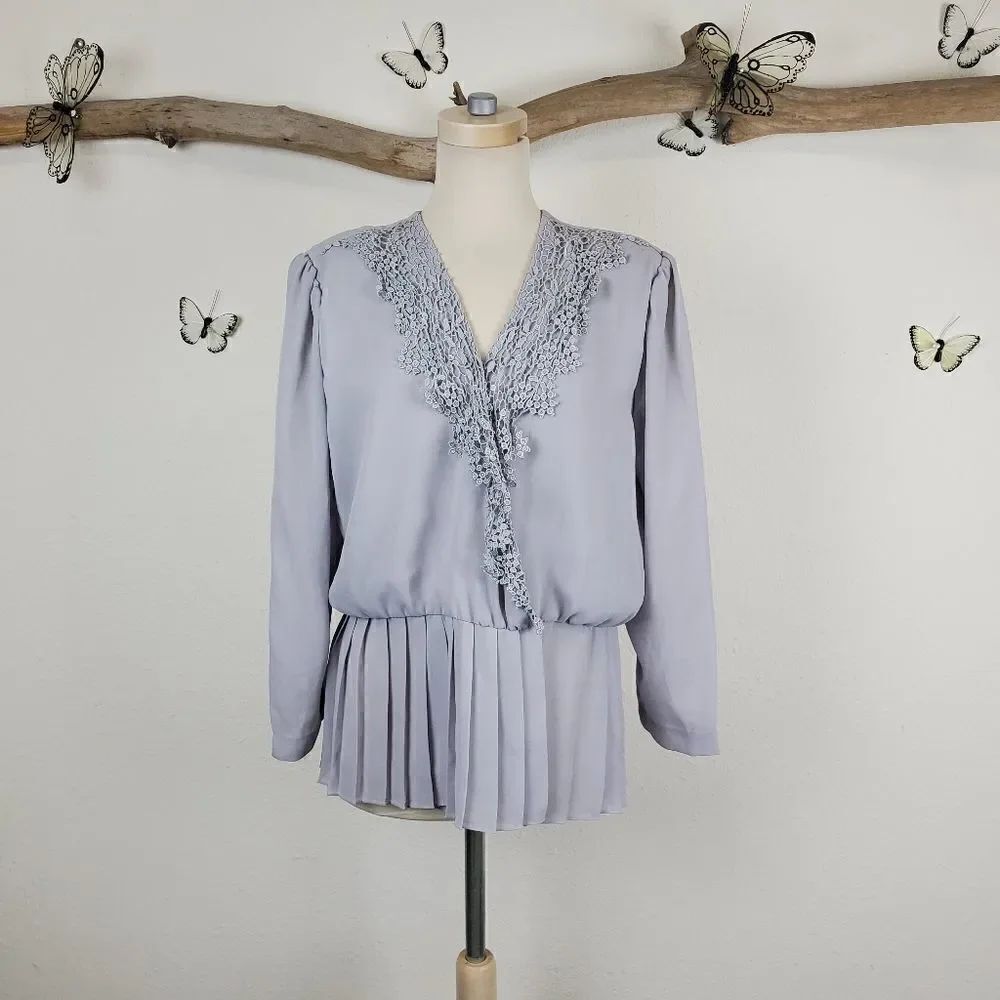 Vintage In the Mood gray pleated blouse